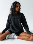 Black crewneck sweatshirt a drop shoulder design oversized fit