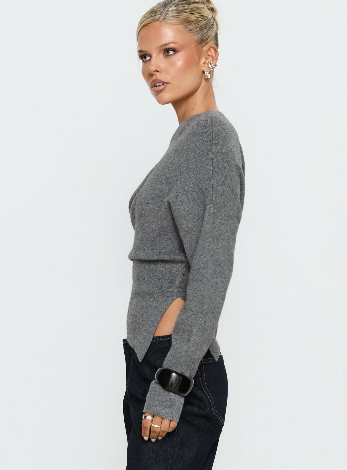Kaelith Off-Shoulder Strickpullover Dunkelgrau