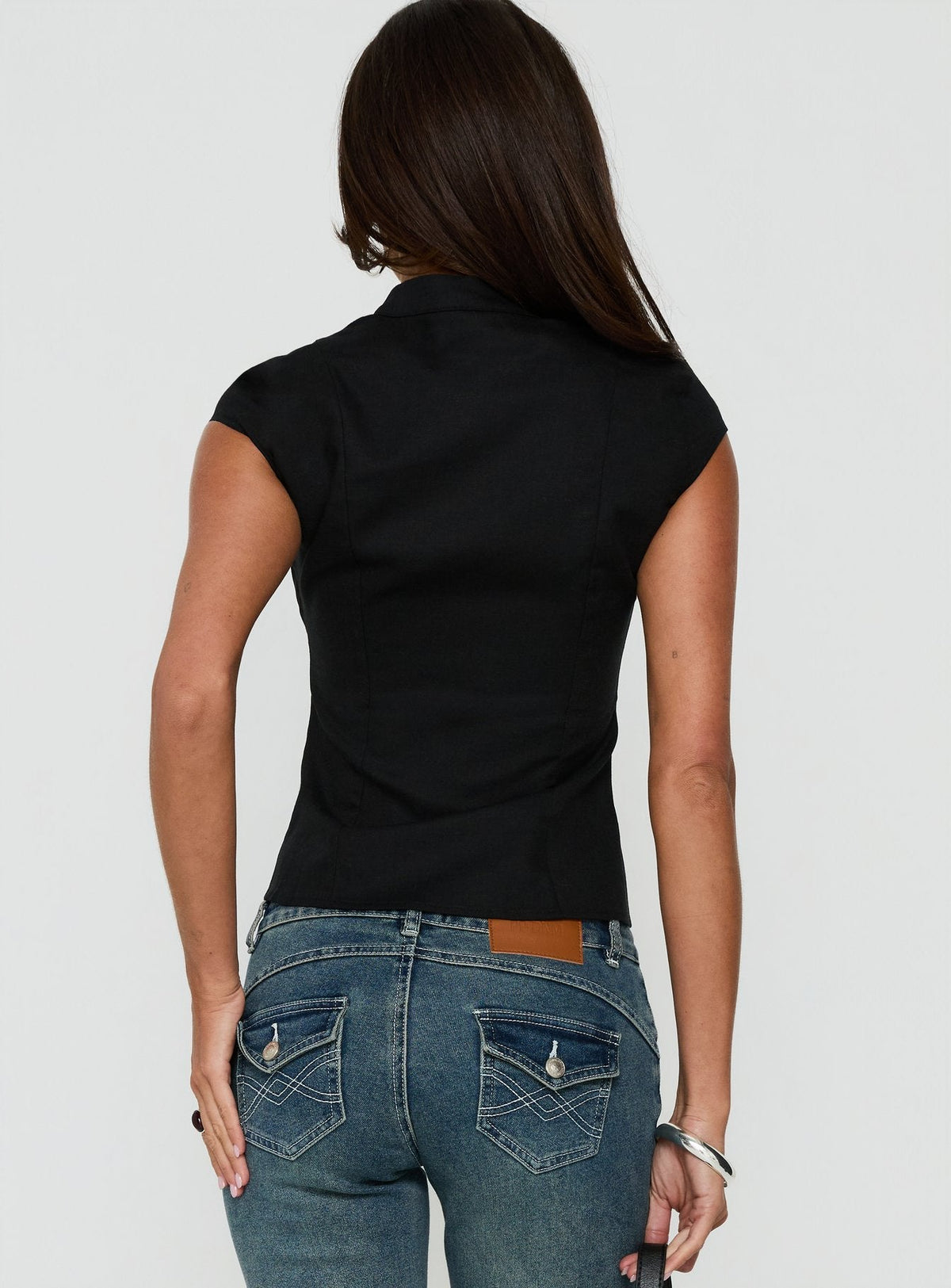 Kerstin Asymmetrisches Button-Down-Top Schwarz