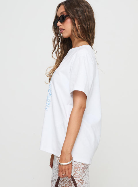 side view of model wearing Princess Polly Riomaggiore Oversized Tee White Half Sleeves Crew Neck 