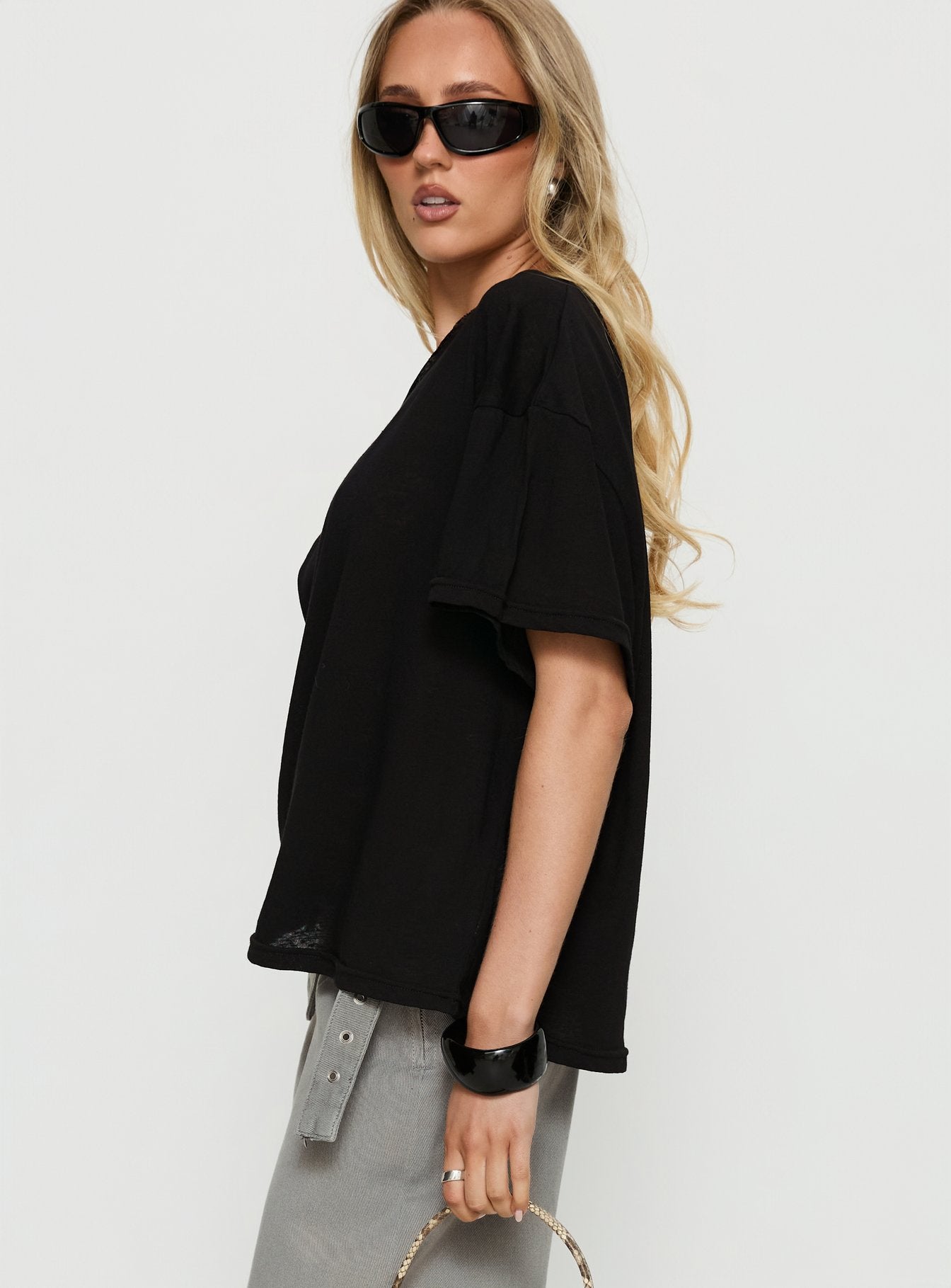 Winny Off Shoulder Tee Black