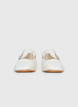 Billini Finnegan Ballet Flats Bone Patent