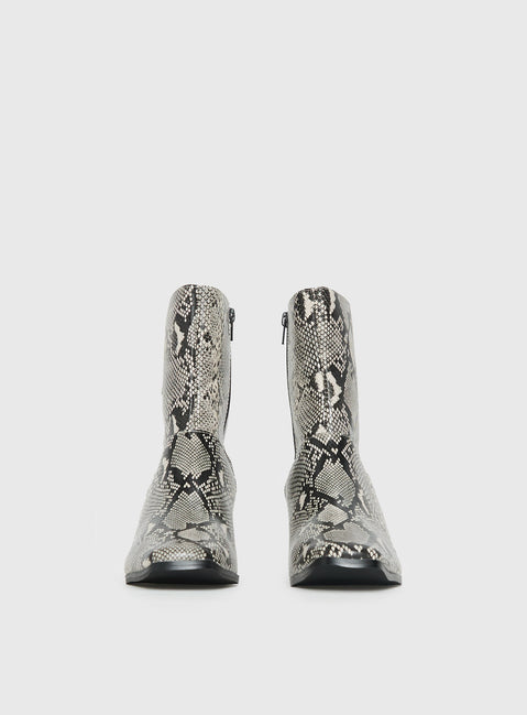 Therapy Shade Boots Black / White Snake