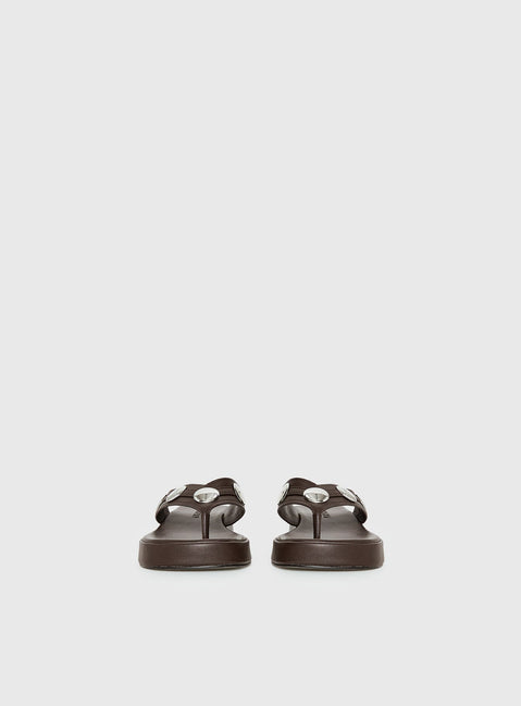 Paislee Sandalen mit Nieten in Braun