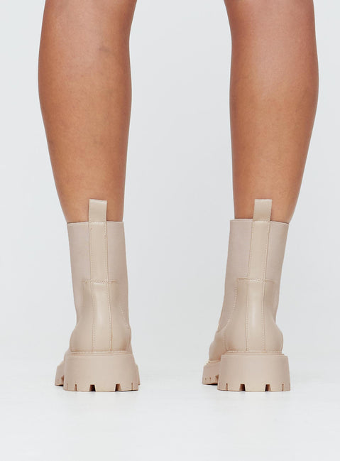 Faux leather boots Rounded toe, treaded sole, pull tab at back, passed footbed