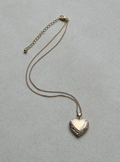 Necklace Dainty chain Heart pendant Lobster clasp fastening