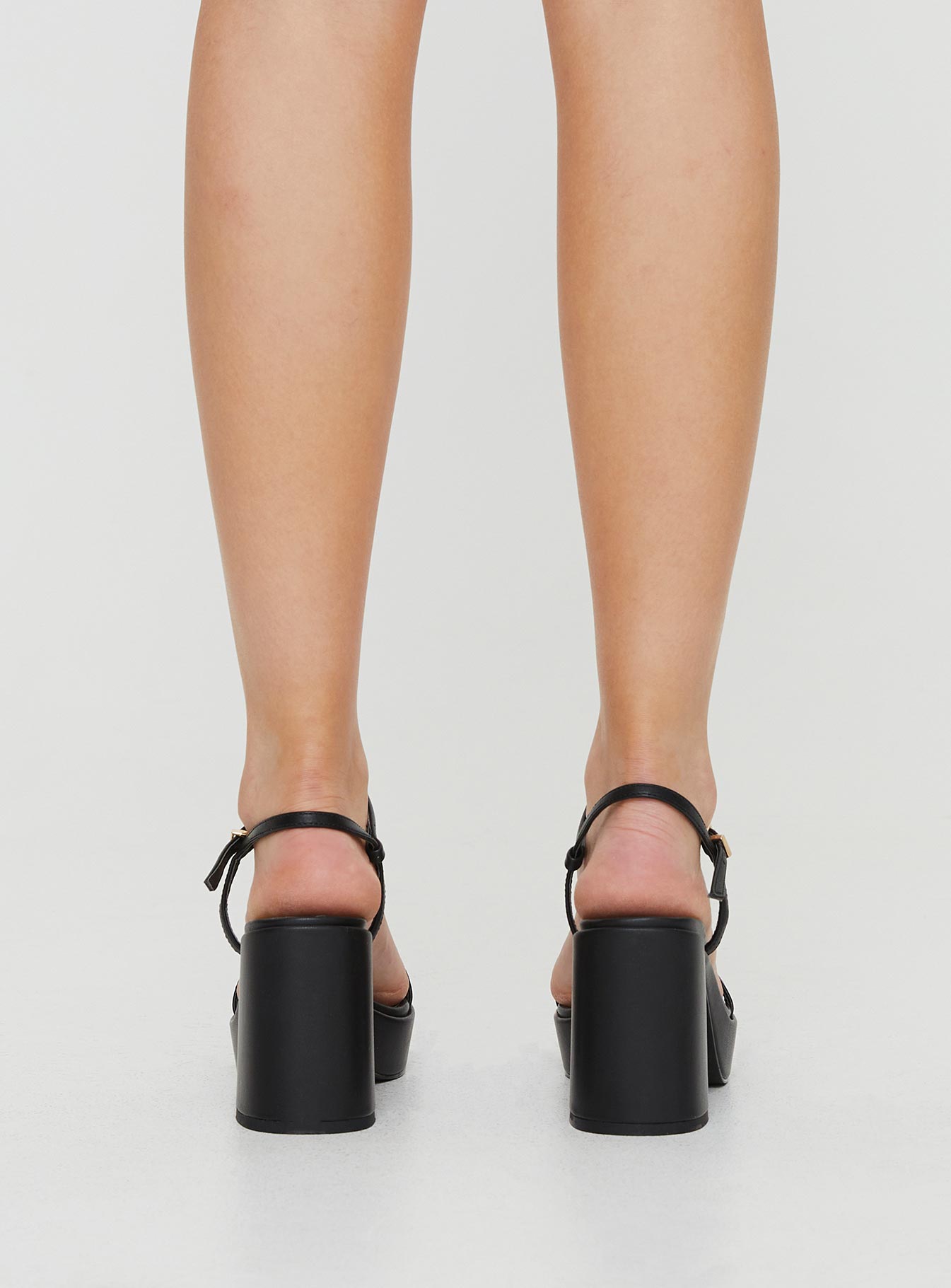 Faux leather heel Single strap upper, rounded toe, buckle fastening at ankle, block heel