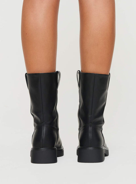 Boots Square toe, block heel, platform sole