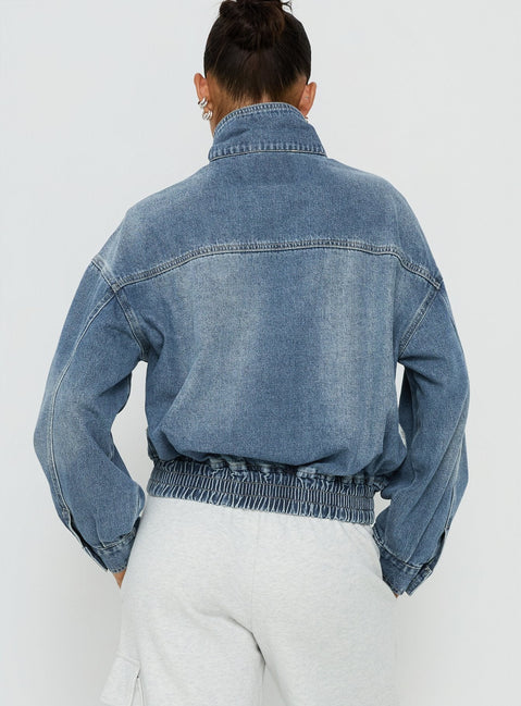 Alfea Bomberjacke aus Denim mit Trichterhals Mid Blue Wash