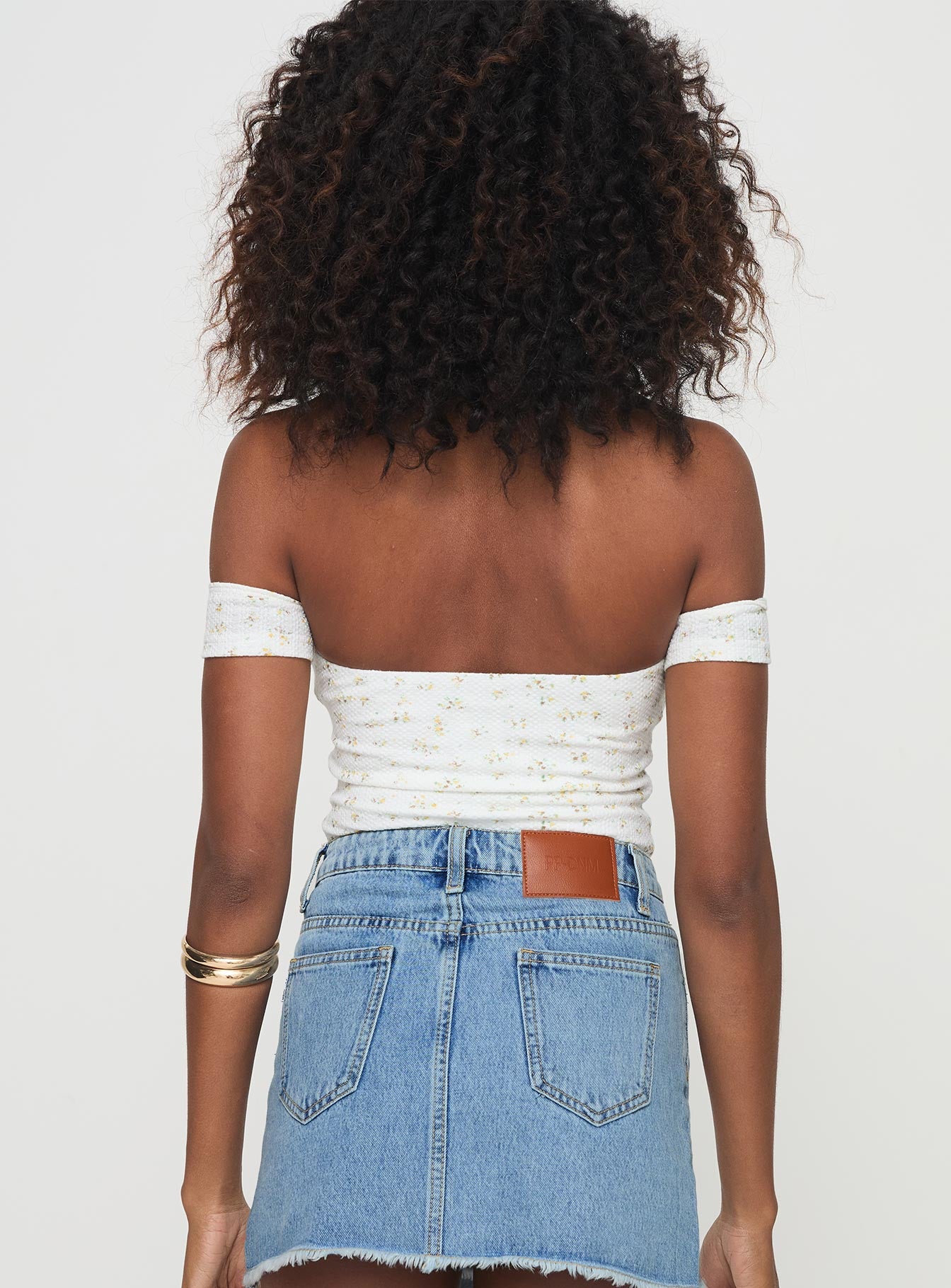 back view of model wearing Princess Polly Ezrah Bodysuit White Floral Short Sleeves Sweetheart 