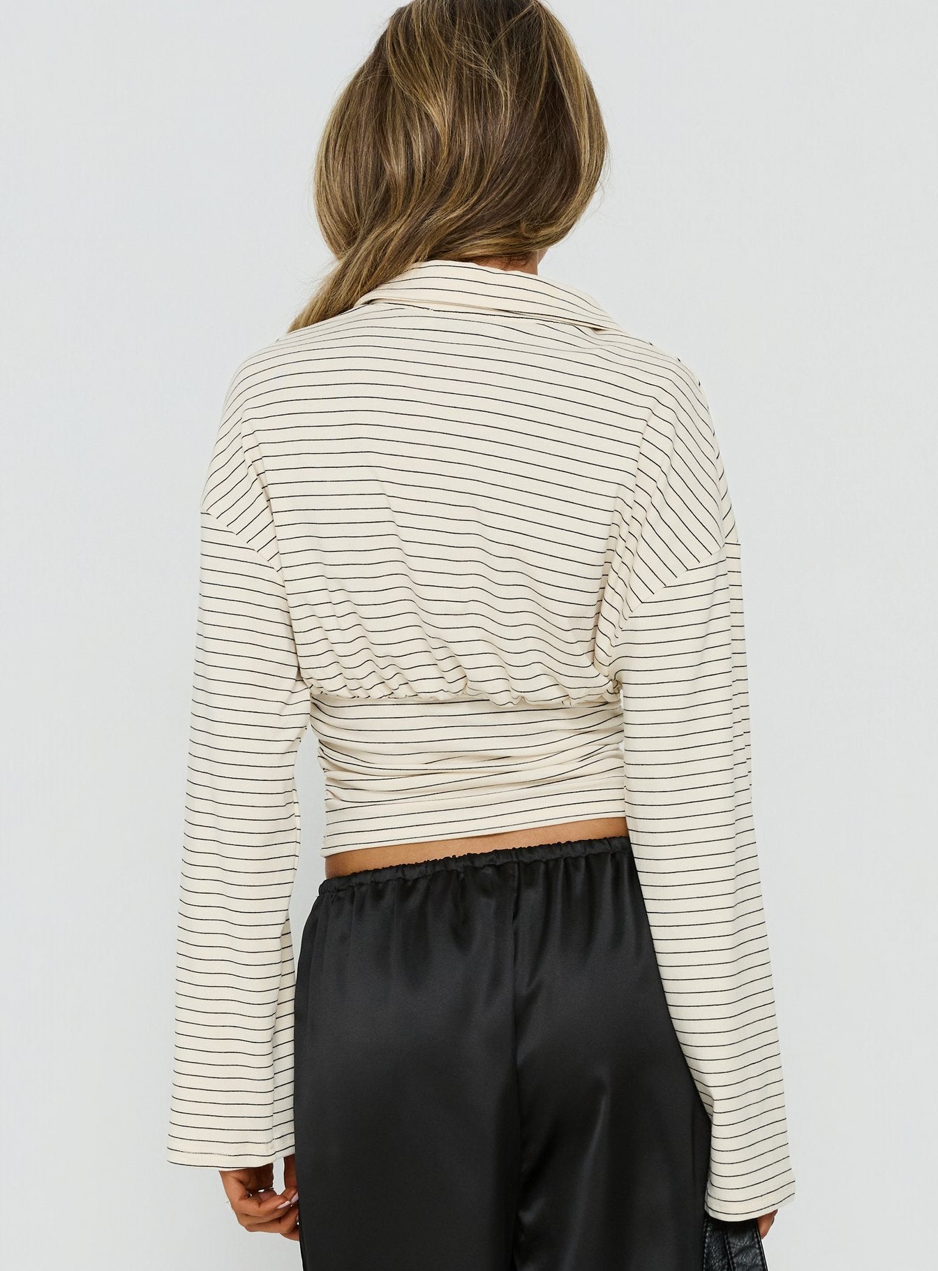 Raezer Cinched Polo Langarm-Top Creme gestreift