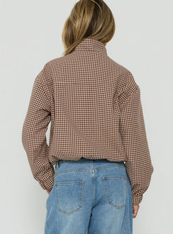 Khodana Button-Down Jacke mit Trichterkragen aus Mikro-Braunkaro