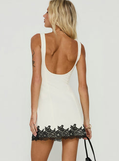 Olyra Minikleid mit Spitzenbesatz Creme / Schwarz