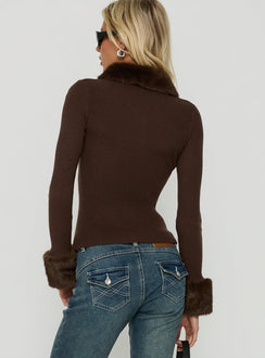 Chiqueeta Strickjacke mit Kunstfellbesatz Chocolate