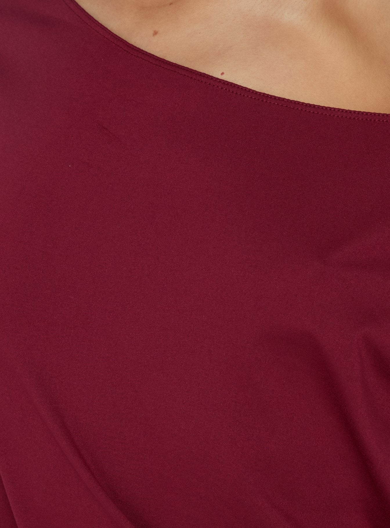 Ellah One-Shoulder-Minikleid in Weinrot mit Drapierungen