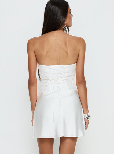 White Strapless Dresses
