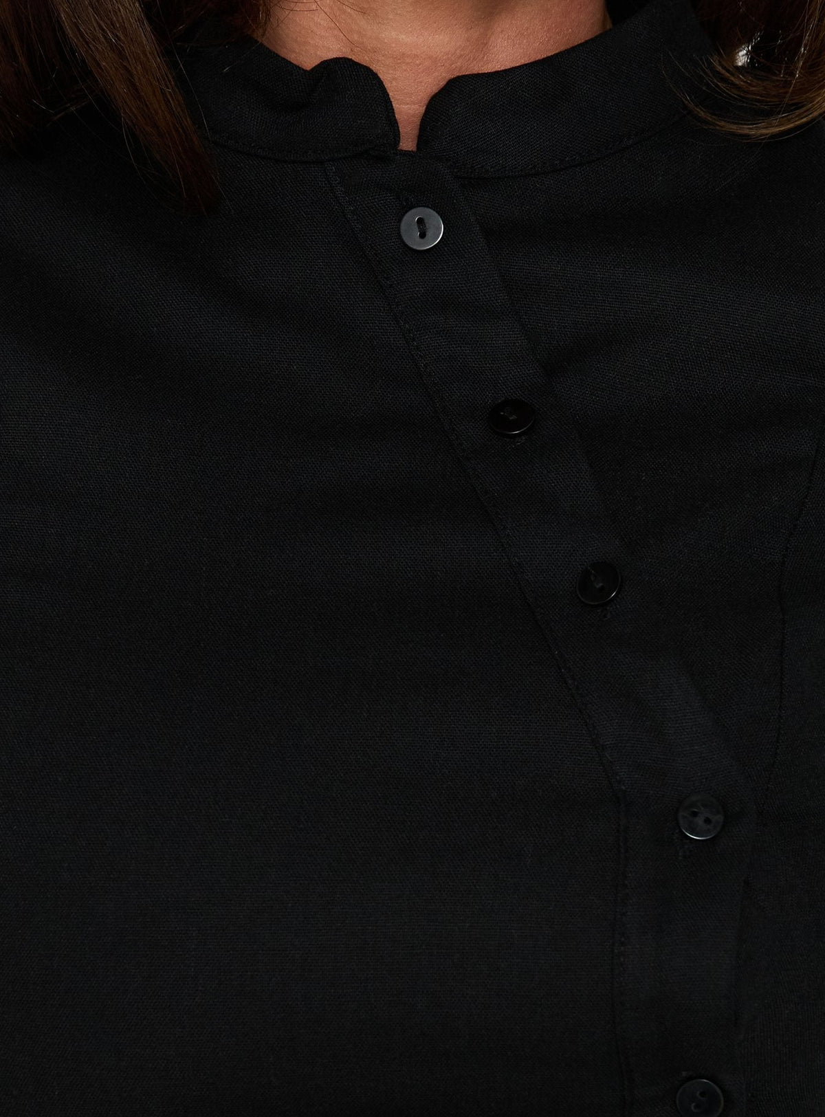 Kerstin Asymmetrisches Button-Down-Top Schwarz
