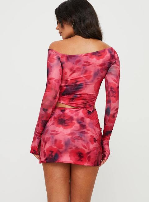 Set Two-piece set, graphic print Long sleeve cold shoulder, split at side Mini skirt, split at hem 