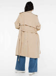 Trench coat Lapel collar, button fastening at front, twin hip pockets, removable waist tie, adjustable buckle cuff, split at back