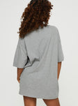 Oversized graphic tee Drop shoulder, crew neck Non-stretch material, unlined 