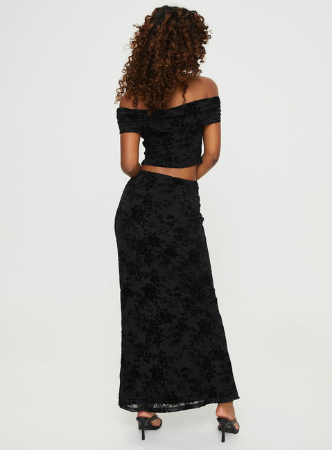 Set  Two-piece set, floral print Off-the-shoulder top, folded neckline, elasticated neckline Mid-rise maxi skirt, high split at side  Elasticated waist 