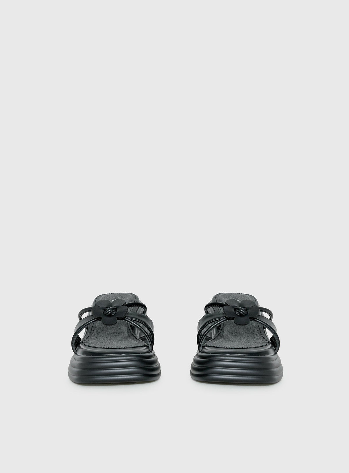 Therapy Flaunt Plateau-Sandalen mit Blumen-Detail Schwarz