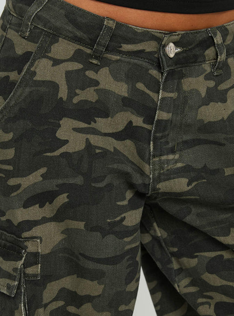Hudsen Longline Cargo Shorts Camo