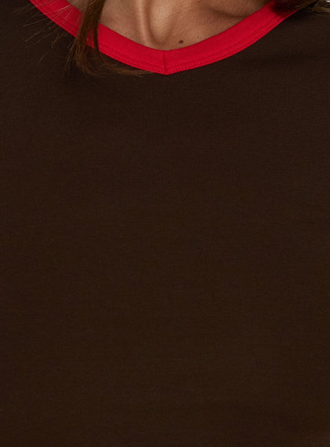 Journee High V Spliced Tee Chocolate / Red