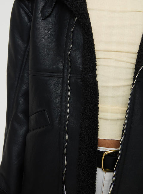 Shearling jacket Faux leather, oversized collar, exposed zip fastening, twin pockets Non-stretch material, shearling lining