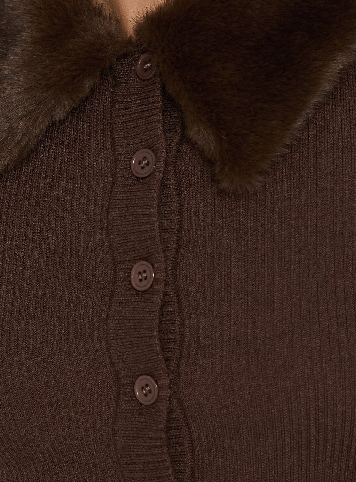 Chiqueeta Strickjacke mit Kunstfellbesatz Chocolate