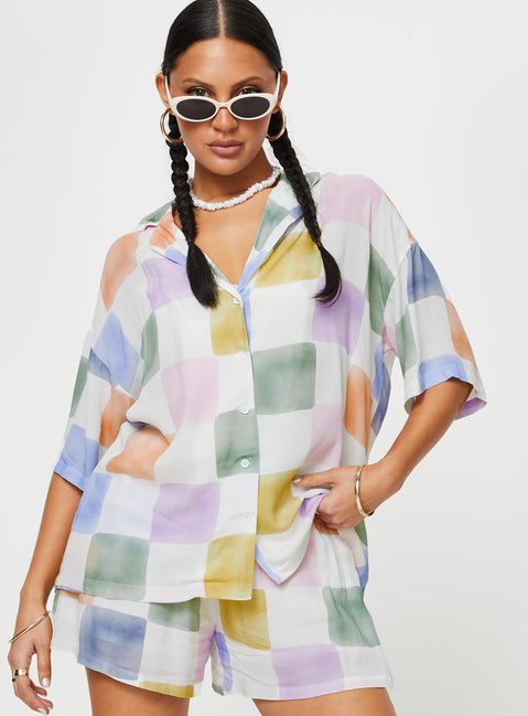 Check print matching set Relaxed fit shirt, lapel collar, button fastening at front, elasticated waist shorts Non-stretch, unlined