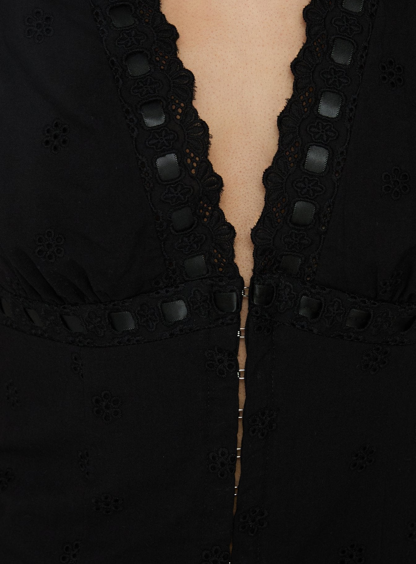 Speechless Lace Trim Top Soft Black