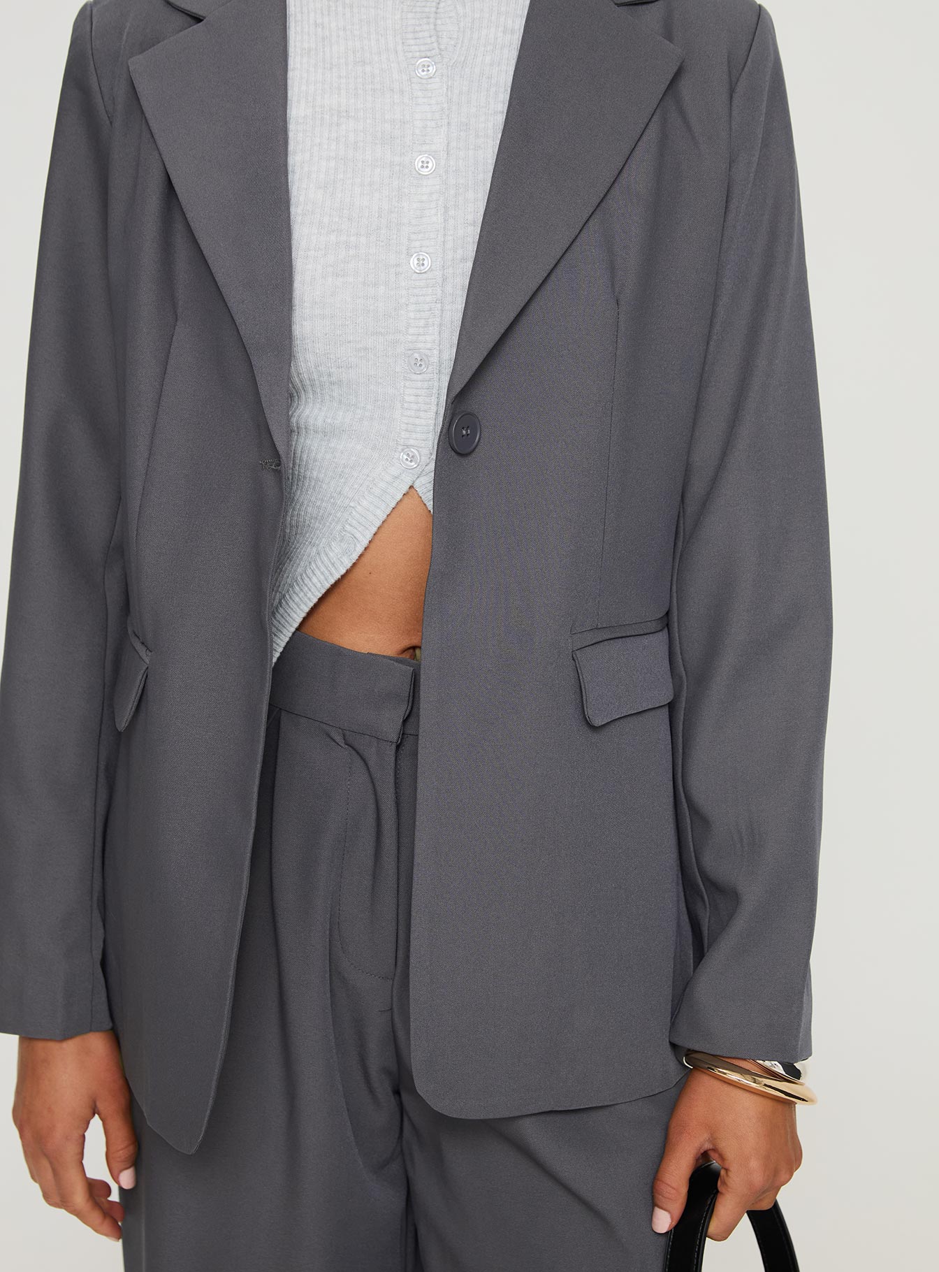 Blazer Relaxed fit, lapel collar, button fastening, twin hip pockets Non-stretch material, fully lined 