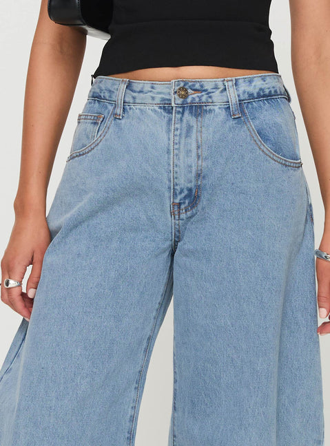 front view of model wearing Princess Polly Horseshoe Jeans Washed Blue High Waisted 