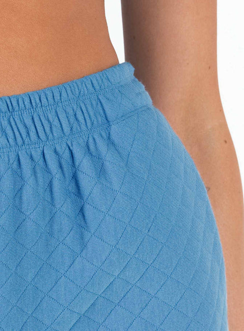 Matching set Quilted material Crop top Fixed straps Invisible zip fastening at side High waisted shorts Elasticated waistband