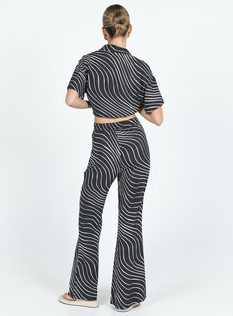 Matching set Graphic print Button up shirt Classic collar Drop shoulder  Button fastening at front Pants High rise Invisible zip fastening at side Elasticated waistband at back