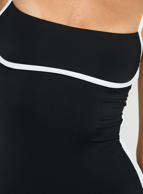 Adjustable shoulder straps, straight neckline, contrast piping Good stretch, fully lined  Princess Polly Lower Impact