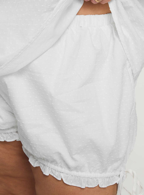 Invisible String Sleep Short White Curve