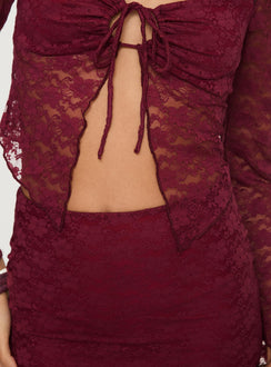 Matching set Lace material, sweetheart neckline, flared sleeves, elasticated waistband Good stretch, fully lined skirt, lined bust