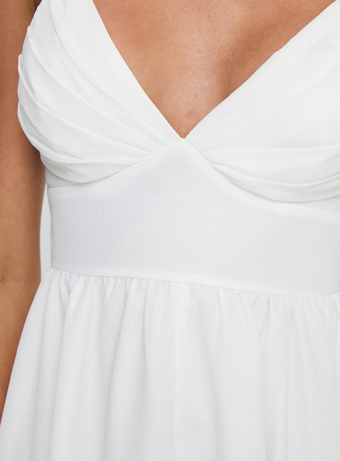 Romper V-neckline, adjustable shoulder straps, pleated bust, low back with elasticated waistband Non-stretch material, partially lined