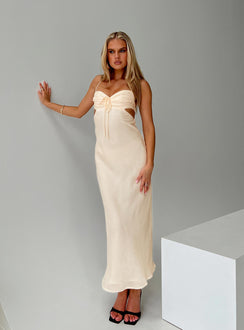front view of model wearing Princess Polly Durand Maxi Dress Cream Sweetheart Neckline 