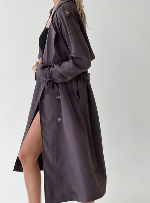 Trench coat Relaxed fit, wide lapel collar, double-breasted front, tie fastening, belt loops with detachable belt, twin hip pockets