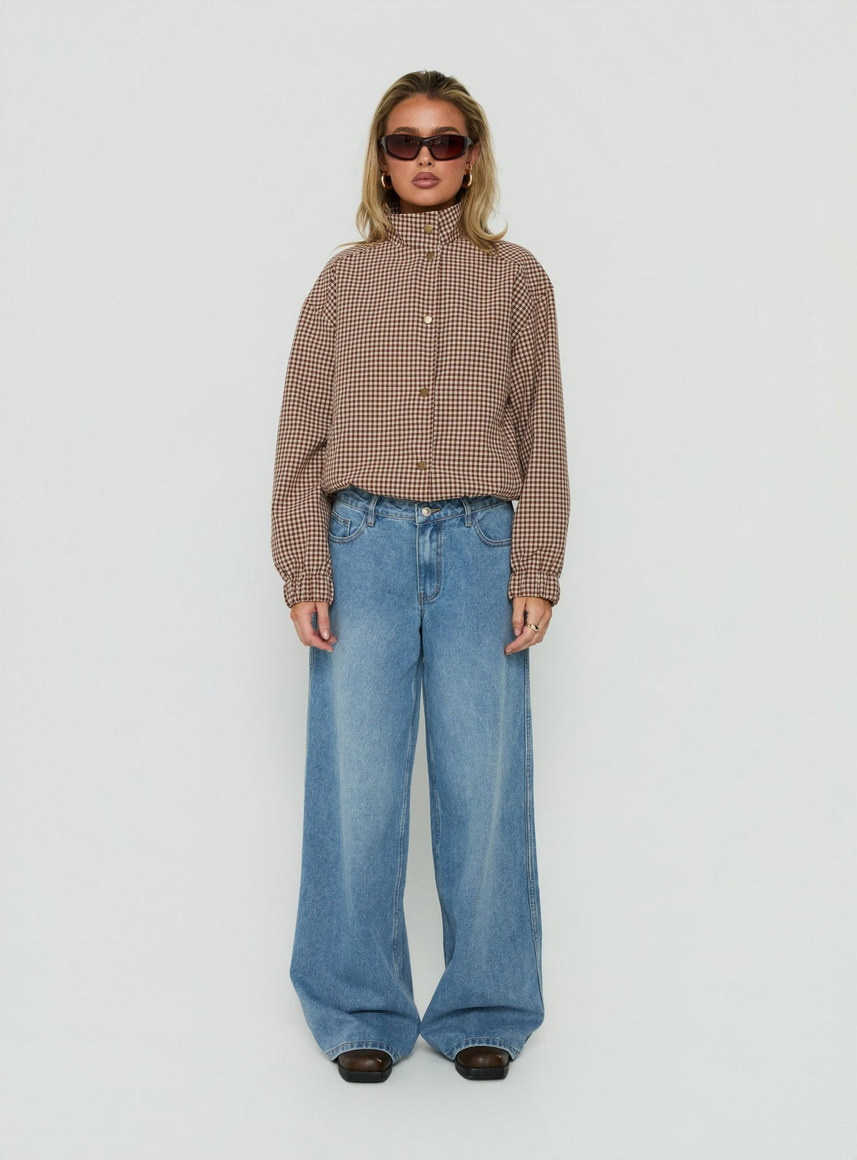 Khodana Button-Down Jacke mit Trichterkragen aus Mikro-Braunkaro