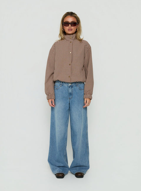 Khodana Button-Down Jacke mit Trichterkragen aus Mikro-Braunkaro