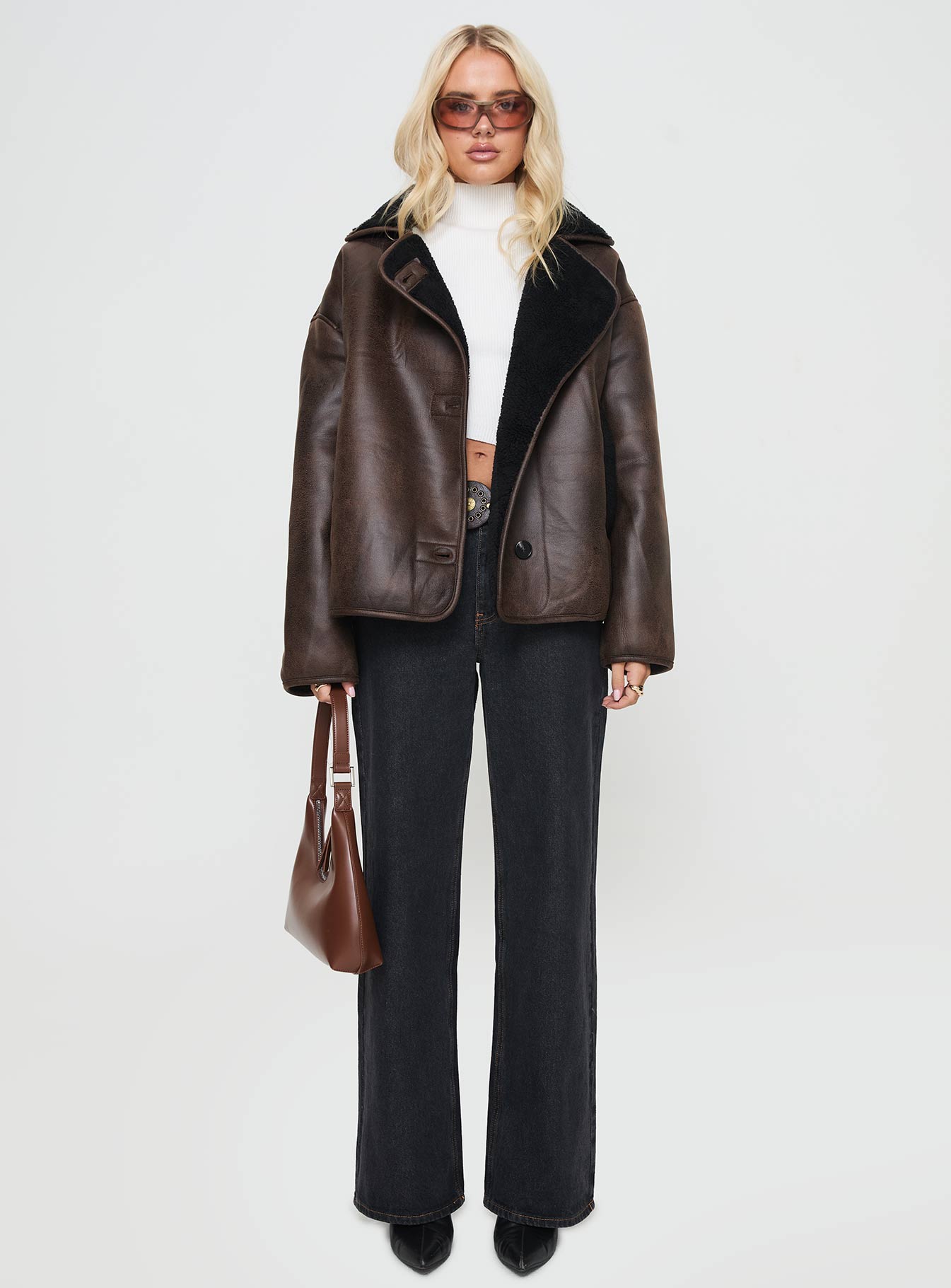 Oversized fit, twin pockets, button fastening