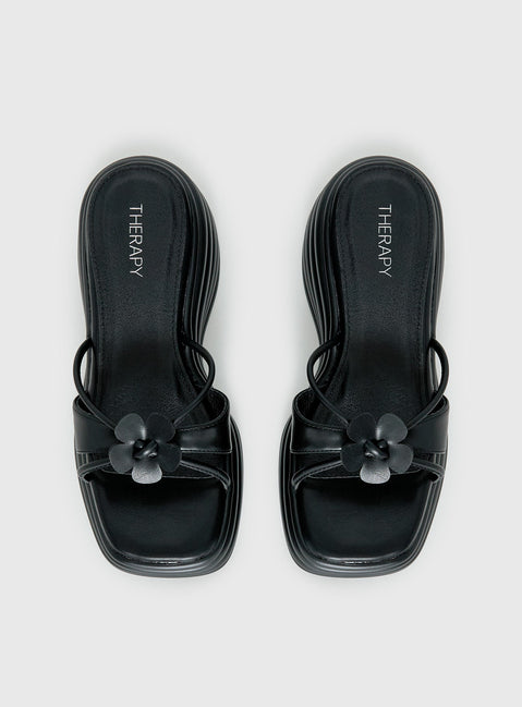 Therapy Flaunt Plateau-Sandalen mit Blumen-Detail Schwarz