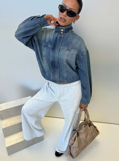 Alfea Bomberjacke aus Denim mit Trichterhals Mid Blue Wash