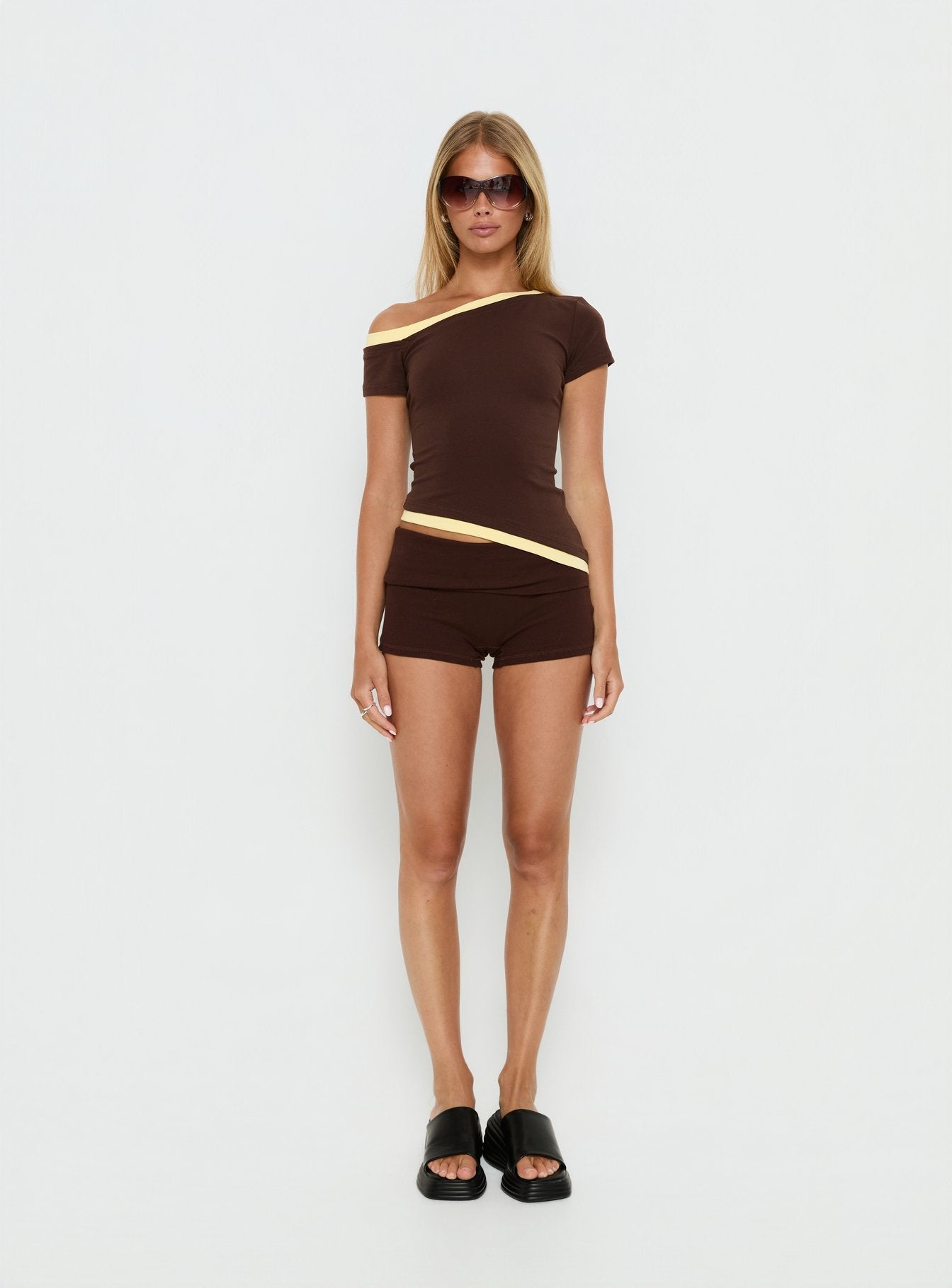 Eustace Off Shoulder Asymmetrical Top Brown / Yellow | Princess Polly