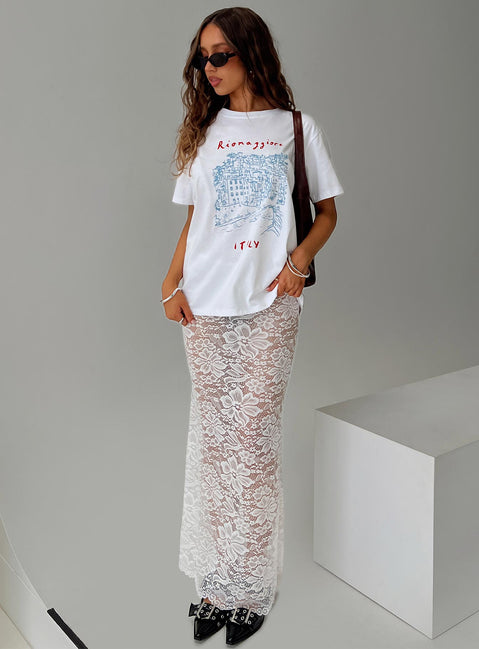 front view of model wearing Princess Polly Riomaggiore Oversized Tee White Half Sleeves Crew Neck 