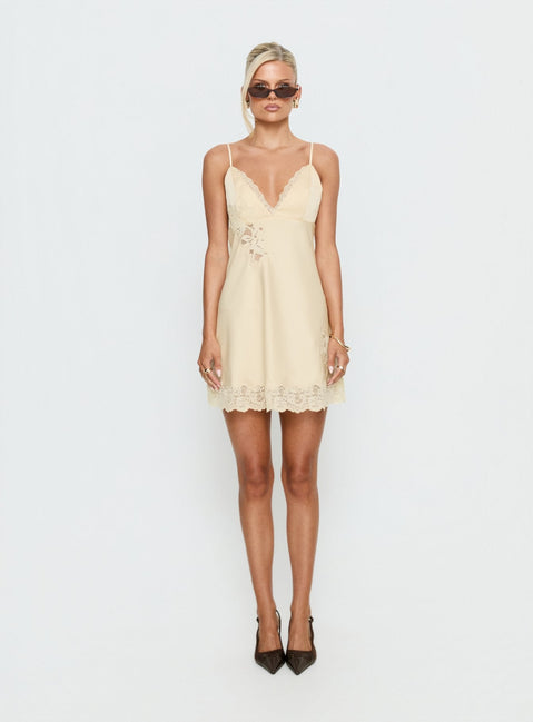 Aloura Minikleid aus gespleißter Spitze Butter